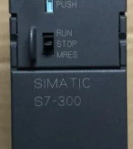 une unité centrale de traitement (CPU) Siemens 6ES7317-2EK14-0AB0