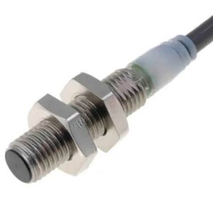 Capteur de proximité inductif Omron Baril fileté, M8 E2A PnP 2 mm 32 V c.c. 200mA