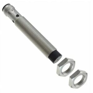 Capteur de proximité inductif Omron Baril fileté, M12 E2B PnP 5 mm 30 V c.c. 200mA