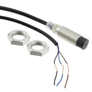 Capteur de proximité inductif Omron Baril fileté, M12 E2B PnP 8 mm 30 V c.c. 200mA