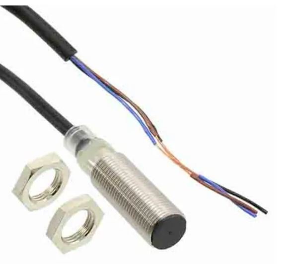 Capteur de proximité inductif Omron Baril fileté, M12 E2B PnP 4 mm 30 V c.c. 200mA