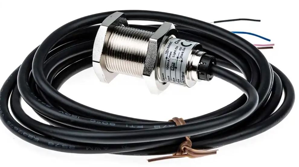 Capteur photoélectrique Omron Réflexion directe LED, Cylindrique Câble PnP Non