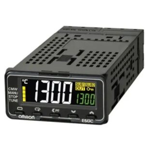 Régulateur de température PID Omron E5GC Panneau contrôleur 2-PID, On-Off, PID, 1 sorties 1 entrées, Relais 240V c.a.