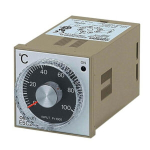 Contrôleur Omron E5C2 Rail DIN, Panneau On-Off, 3 sorties 1 entrées, Relais 240V c.a.