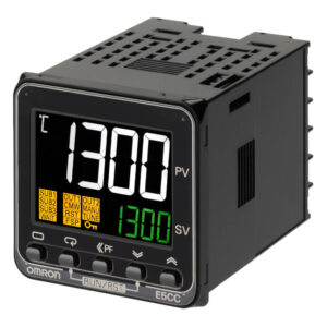 Régulateur de température PID Omron E5CC Rail DIN Contrôleur PID, 1 sorties 2 entrées, Linéaire 240V c.a.
