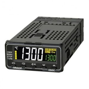 Régulateur de température PID Omron E5GC Panneau On-Off, 1 sorties 2 entrées, Courant 240V c.a.